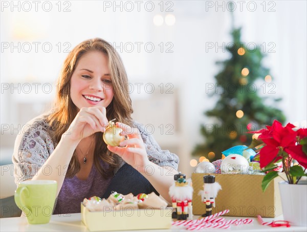 Woman looking at christmas decoration . Photo : Daniel Grill