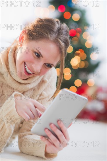 Portrait of young woman with digital tablet. Photo : Daniel Grill