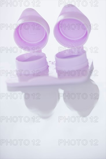 Studio shot of contact lens case. Photo : Daniel Grill