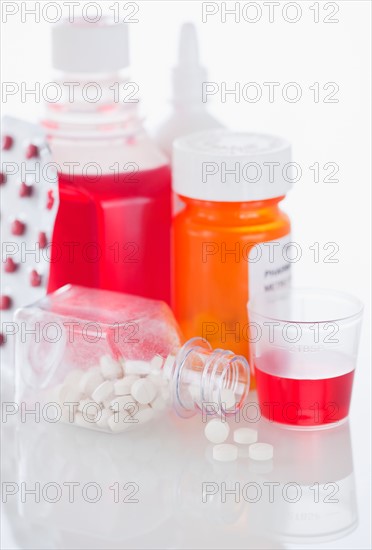 Studio shot of pills and pill bottles. Photo : Daniel Grill