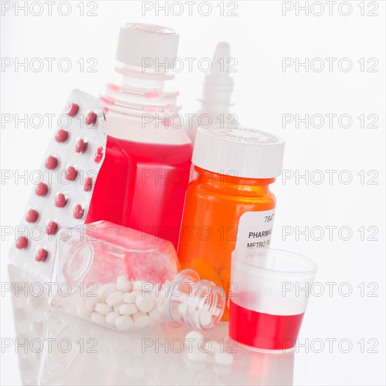 Studio shot of pills and pill bottles. Photo : Daniel Grill