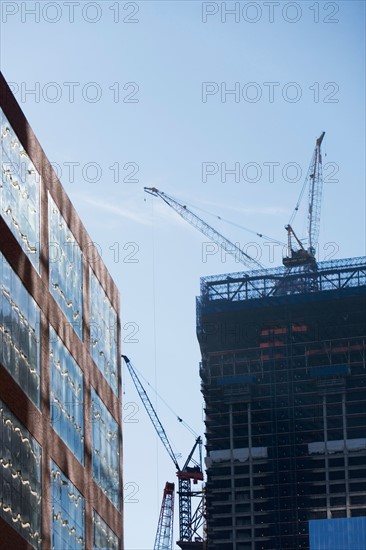Usa, New York State, New York City, low angle view of construction site. Photo : fotog