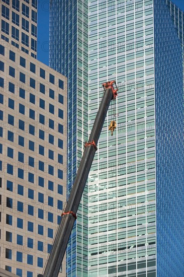 Usa, New York State, New York City, crane's hook in front of skyscraper. Photo : fotog