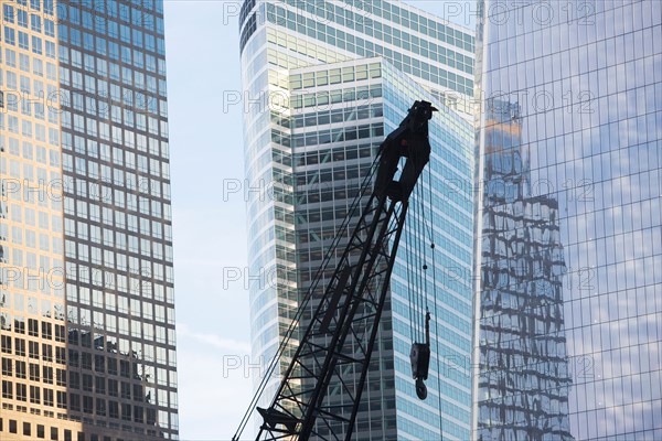 Usa, New York State, New York City, crane's hook in front of skyscraper. Photo : fotog