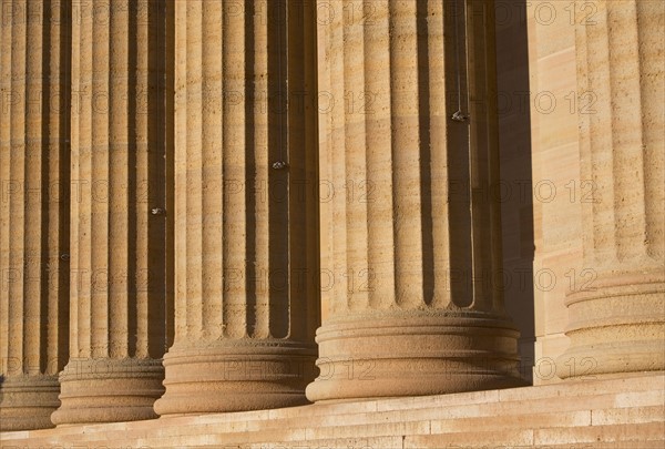 USA, Pennsylvania, Philadelphia, close-up of Philadelphia Museum Of Art colonnade. Photo : fotog