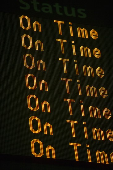 Close-up of arrival and departure board. Photo : fotog