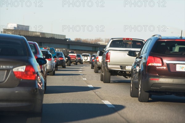 Traffic on road. Photo : fotog