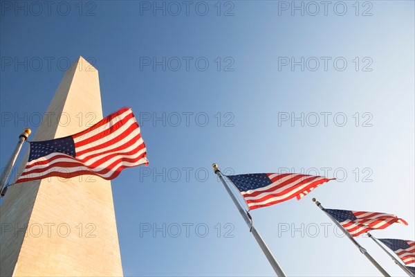 USA, Washington DC, low angle view on american flags. Photo : fotog