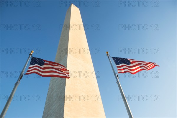 USA, Washington DC, low angle view on american flags. Photo : fotog