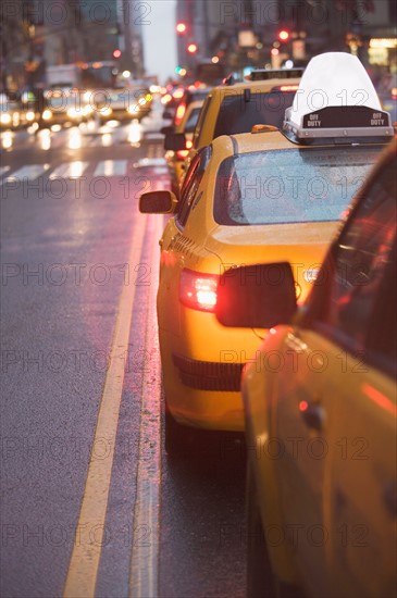 USA, New York state, New York city, taxi cars in traffic jam. Photo : fotog