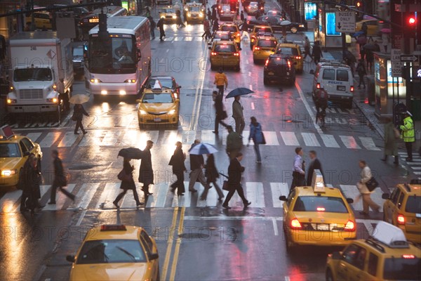 USA, New York state, New York city, pedestrians on zebra crossing . Photo : fotog