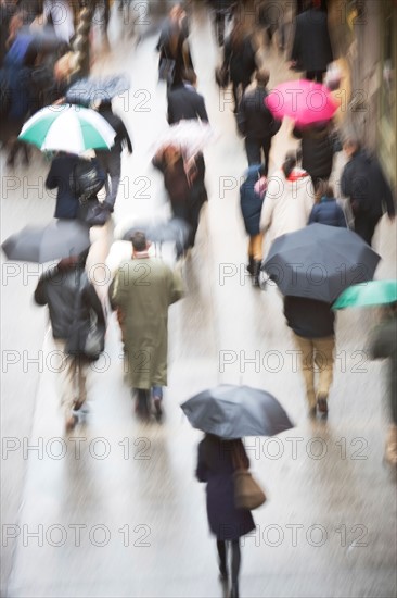 USA, New York state, New York city, pedestrians walking with umbrellas. Photo : fotog