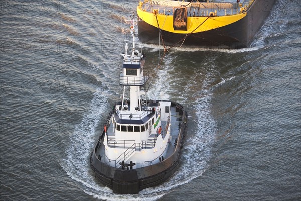 USA, New York state, New York city, high angle view on tugboat. Photo : fotog