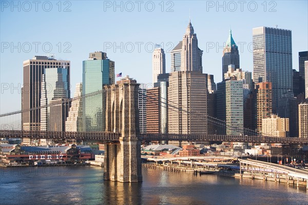 USA, New York State, New York City, Brooklyn Bridge with skyscrapers. Photo : fotog