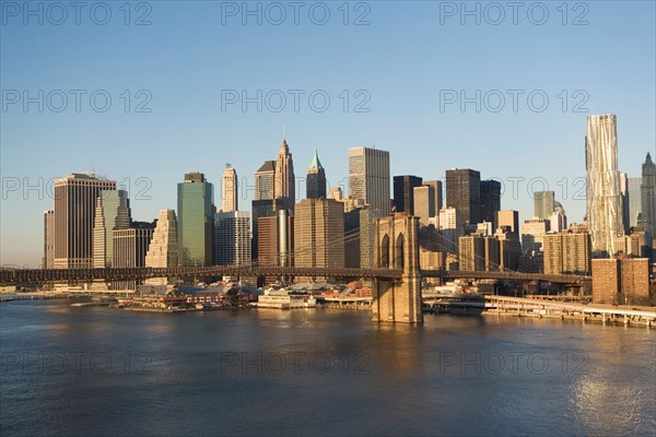 USA, New York State, New York City, Brooklyn Bridge with skyscrapers. Photo : fotog