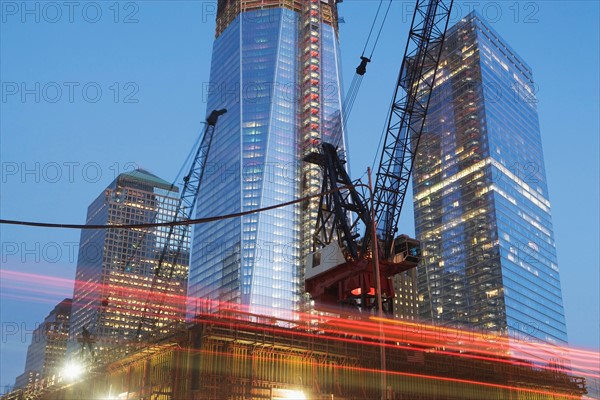 USA, New York State, New York City, low angle view of illuminated skyscrapers. Photo : fotog