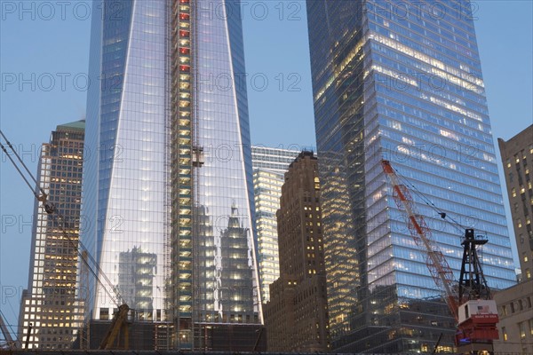 USA, New York State, New York City, low angle view of skyscrapers. Photo : fotog