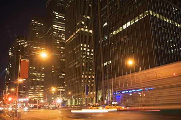 USA, New York State, New York City, 6th avenue at night. Photo : fotog