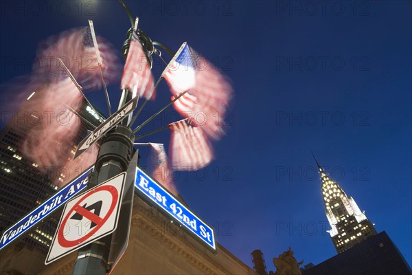 USA, New York State, New York City, low angle view of Chrysler Building and street name sign. Photo : fotog