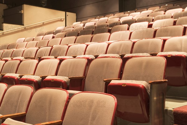 Theatre seats. Photo : fotog