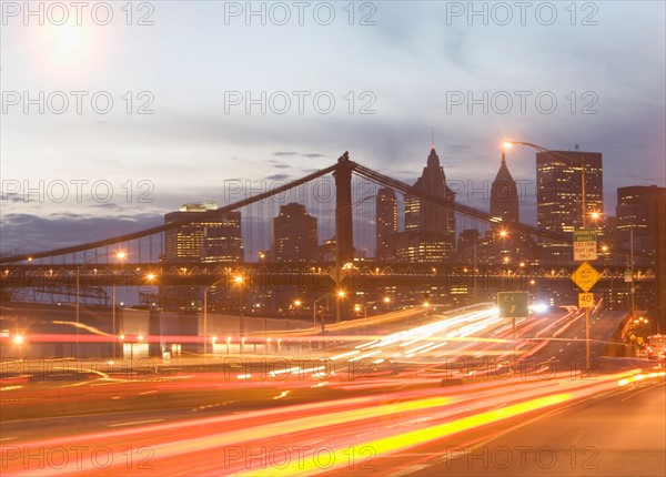 USA, New York State, New York City, light trail . Photo : fotog