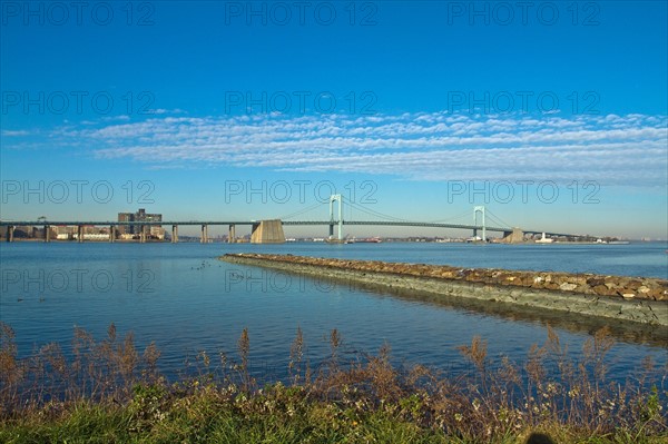 USA, New York, New York City, Suspension bridge on Long Island. Photo : fotog