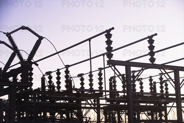 USA, New York, New York City, Silhouette of transmission tower at dusk. Photo : fotog