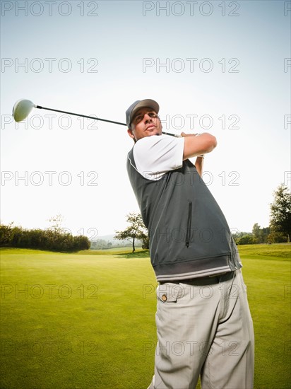 USA, California, Mission Viejo, Man playing golf.