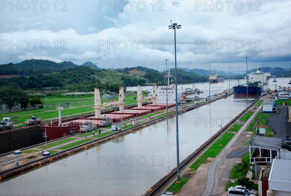 Panama, Panama City, Ship in canal lock. Photo : DreamPictures