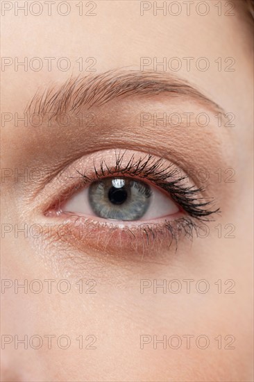 Close up of woman's eye, studio shot. Photo : Jan Scherders