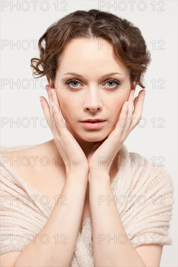 Portrait of beautiful young woman, studio shot. Photo : Jan Scherders