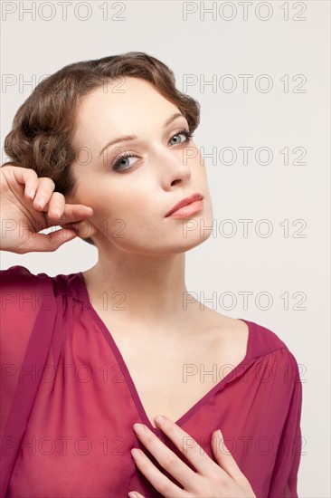 Portrait of beautiful young woman, studio shot. Photo : Jan Scherders