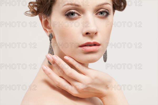 Portrait of beautiful young woman, studio shot. Photo : Jan Scherders