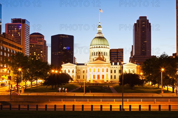 USA, Missouri, St Louis, Old courthouse at night. Photo : Henryk Sadura