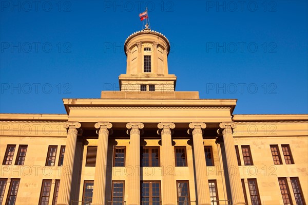 USA, Tennessee, Nashville, State Capitol Building against blue sky. Photo : Henryk Sadura