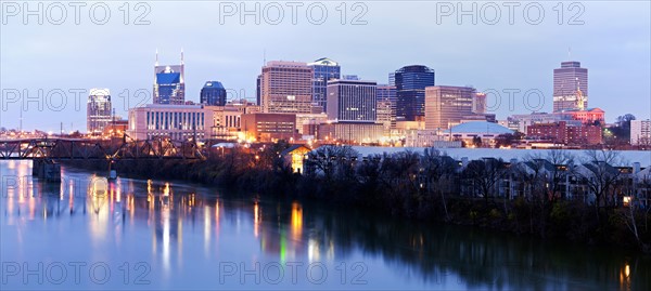 USA, Tennessee, Nashville, Panoramic cityscape at dawn. Photo : Henryk Sadura