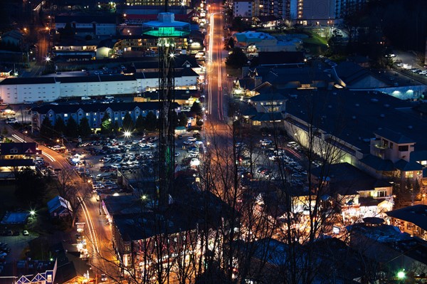 USA, Tennessee, Gatlinburg, Elevated view of city at dawn. Photo : Henryk Sadura