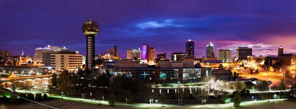 USA, Tennessee, Knoxville, Skyline at dusk. Photo : Henryk Sadura