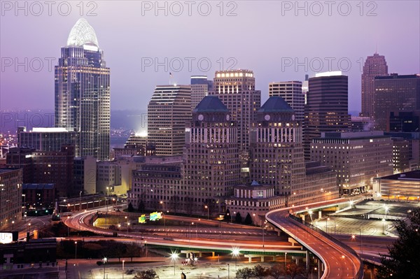 USA, Ohio, Cincinnati skyline at dawn. Photo : Henryk Sadura