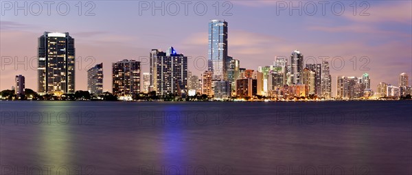 USA, Florida, Miami skyline at dusk. Photo : Henryk Sadura