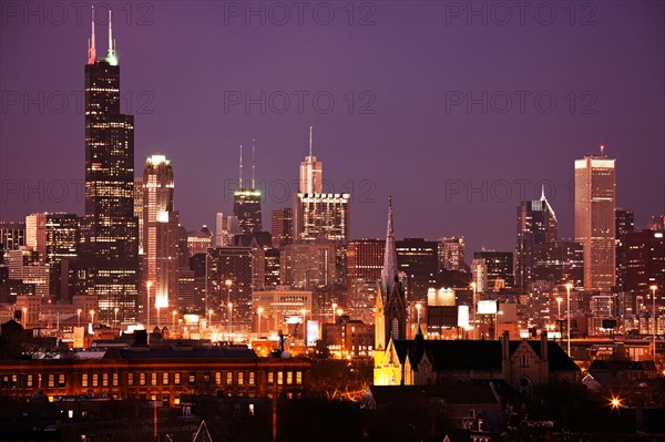 USA, Illinois, Chicago skyline at night. Photo : Henryk Sadura