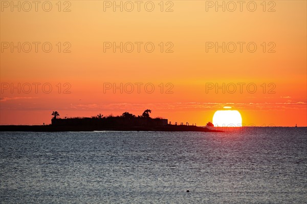 USA, South Carolina, Charleston, Castle Pinckney at sunrise. Photo : Henryk Sadura