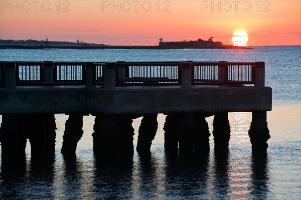 USA, South Carolina, Charleston, Castle Pinckney at sunrise. Photo : Henryk Sadura