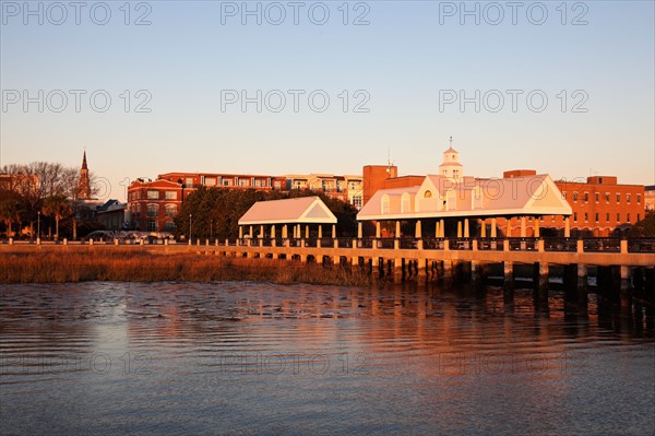USA, South Carolina, Charleston, Pier at sunrise. Photo : Henryk Sadura