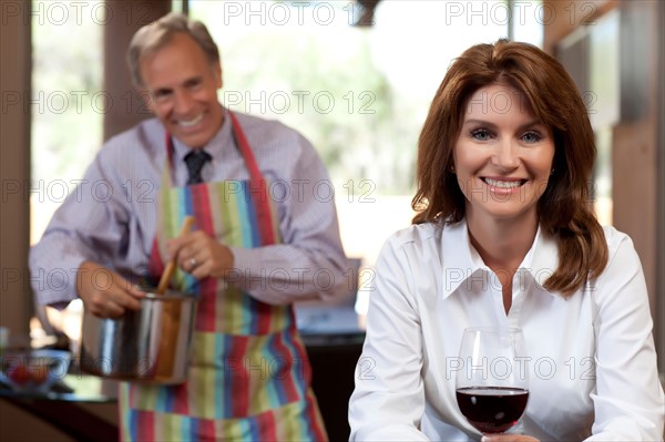 Portrait of man cooking and drinking wine. Photo : db2stock