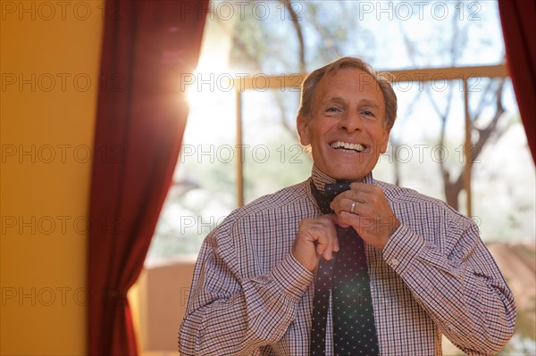 Portrait of man getting dressed. Photo : db2stock