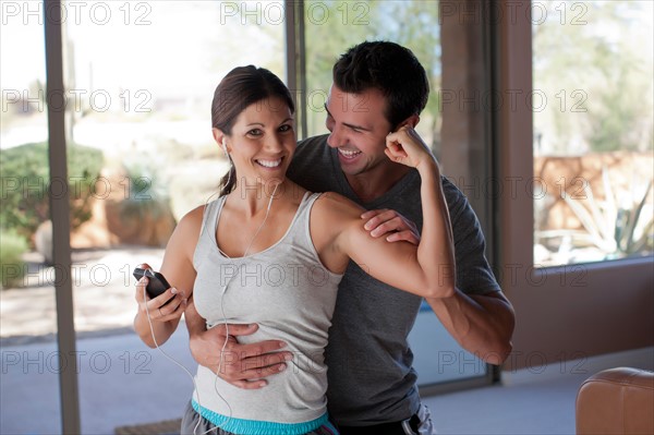 Woman with coach flexing muscle. Photo : db2stock