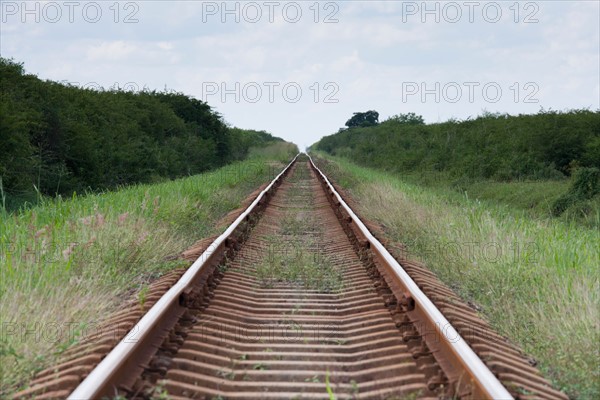 Cuba, Railroad vanishing point. Photo : Mark de Leeuw