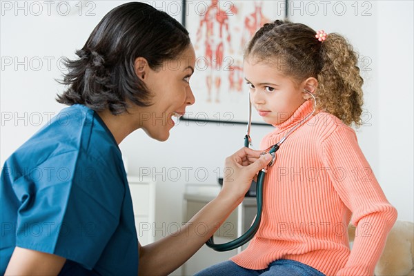 Doctor examining girl (10-11). Photo : Rob Lewine