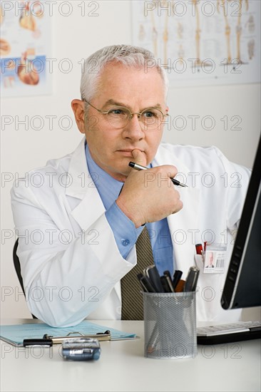 Doctor working on computer. Photo : Rob Lewine